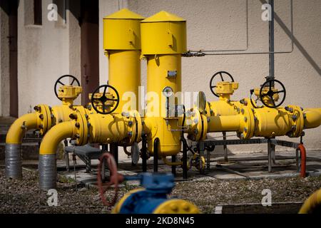 Un impianto a gas è raffigurato in una stazione Gaz-System a Karczew, fuori Varsavia, Polonia il 28 aprile 2022 (Foto di Mateusz Wlodarczyk/NurPhoto) Foto Stock