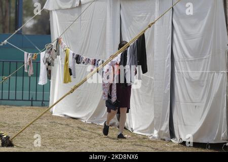 Una donna Ucraina da un rifugio a Tijuana, Messico, all'interno di un rifugio allestito nel Parco di Utopia Olini a Iztapalapa, Città del Messico. (Foto di Gerardo Vieyra/NurPhoto) Foto Stock