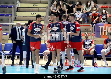 Prisma Taranto Time-out. Durante il Volley Campionato Italiano Serie A Men Superleague Play Off 5th Place - Gioiella Prisma Taranto vs Allianz Milano il 30 aprile 2022 al PalaMazzola di Taranto (Foto di Giuseppe leva/LiveMedia/NurPhoto) Foto Stock