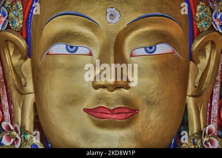 Primo piano del Buddha Maitreya al Thiksay Gompa a Ladakh, India. Il Buddha Maitreya (futuro Buddha) è alto 15 metri (49 piedi) ed è la più grande statua di questo tipo in Ladakh che copre due piani dell'edificio. (Foto di Creative Touch Imaging Ltd./NurPhoto) Foto Stock