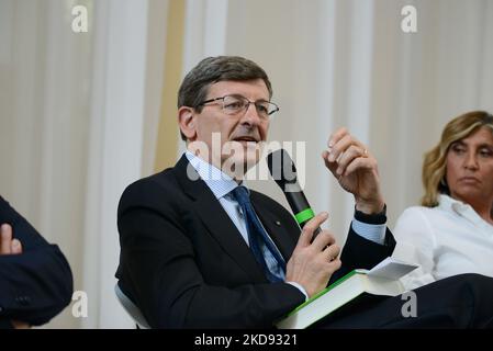 Vittorio Colao, Ministro dell'innovazione tecnologica e della transizione digitale durante la notizia Presentazione del libro di Alan Friedman â€œil prezzo del futuroâ€œ il 03 maggio 2022 alla Galleria Nazionale d'Arte moderna di Roma (Foto di Gloria Imbroglio/LiveMedia/NurPhoto) Foto Stock