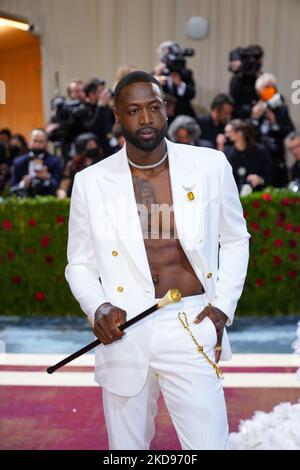 NEW YORK, NEW YORK - 02 MAGGIO: Dwyane Wade partecipa al Met Gala 2022 che celebra 'in America: Un'antologia della moda' al Metropolitan Museum of Art il 02 maggio 2022 a New York City. (Foto di John Nacion/NurPhoto) Foto Stock