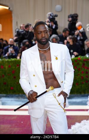 NEW YORK, NEW YORK - 02 MAGGIO: Dwyane Wade partecipa al Met Gala 2022 che celebra 'in America: Un'antologia della moda' al Metropolitan Museum of Art il 02 maggio 2022 a New York City. (Foto di John Nacion/NurPhoto) Foto Stock