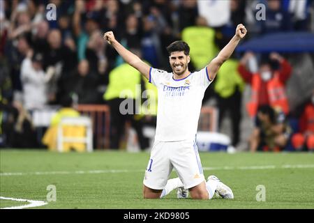 Marco Asensio del Real Madrid festeggia la vittoria dopo la partita della UEFA Champions League semi Final della seconda tappa tra il Real Madrid e Manchester City all'Estadio Santiago Bernabeu il 4 maggio 2022 a Madrid, Spagna. (Foto di Jose Breton/Pics Action/NurPhoto) Foto Stock