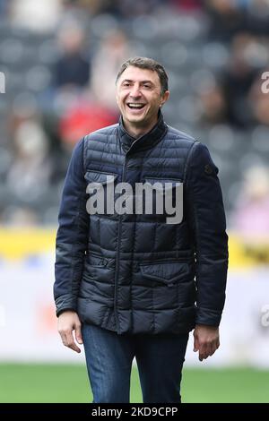 Shota Arveladze, manager di Hull City sorride durante la partita del campionato Sky Bet tra Hull City e Nottingham Forest al KC Stadium, Kingston upon Hull sabato 7th maggio 2022. (Foto di Jon Hobley/MI News/NurPhoto) Foto Stock