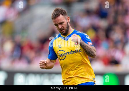 Adam Armstrong di Southampton gesta durante la partita della Premier League tra Brentford e Southampton al Brentford Community Stadium di Brentford sabato 7th maggio 2022. (Foto di Federico Maranesi /MI News/NurPhoto) Foto Stock