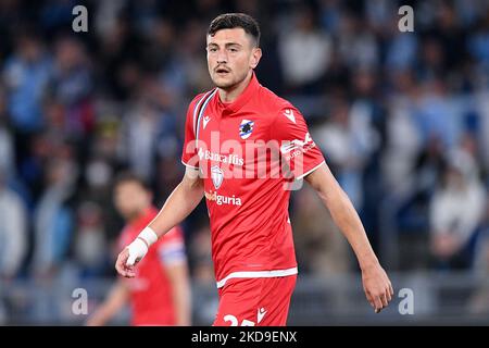 Alex Ferrari di UC Sampdoria guarda durante la Serie Un match tra SS Lazio e UC Sampdoria il 7 maggio 2022 a Roma. (Foto di Giuseppe Maffia/NurPhoto) Foto Stock