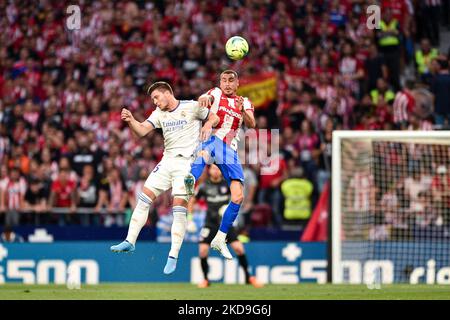 Luka Jovic e Josema Gimenez durante la partita della Liga tra Atletico de Madrid e Real Madrid a Wanda Metropolitano il 09 maggio 2022 a Madrid, Spagna. (Foto di Rubén de la Fuente Pérez/NurPhoto) Foto Stock