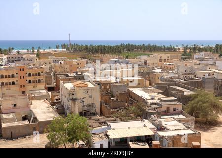 Vista costiera dall'altopiano di Taqah vicino a Salalah, Dhofar, Sultanato dell'Oman Foto Stock