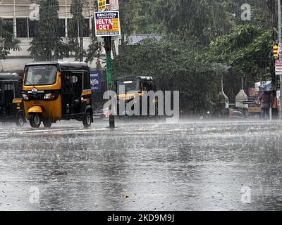 I temporali hanno colpito la città di Thiruvananthapuram (Trivandrum), Kerala, India, il 10 maggio 2022. (Foto di Creative Touch Imaging Ltd./NurPhoto) Foto Stock