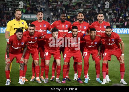 Linea atletica (L-R) Jan Oblak, Stefan Savic, Geoffrey Kondogbia, Matheus Cunha, Jose Maria Gimenez, Rodrigo de Paul, Antoine Griezmann, Sime Vrsaljko, Koke Resurreccion, Jan Oblak, Yannick Carrasco durante la partita la Liga Santader tra l'Elche CF e il Club Atletico de Madrid all'Estadio Manuel Martinez Valero il 11 maggio 2022 a Elche, Spagna. (Foto di Jose Breton/Pics Action/NurPhoto) Foto Stock