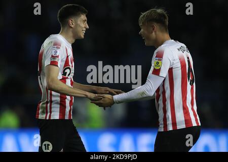 Sunderland's Ross Stewart e Callum Doyle festeggiano dopo la Sky Bet League 1Play di sconto sulla semi-finale 2nd tappa tra Sheffield Mercoledì e Sunderland a Hillsborough, Sheffield Lunedi' 9th Maggio 2022. (Foto di Mark Fletcher/MI News/NurPhoto) Foto Stock