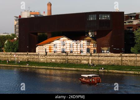 Vista del Centro di documentazione dell'Arte di Tadeusz Kantor CRICOTEKA e del fiume Vistola a Cracovia, Polonia, il 11 maggio 2022. (Foto di Jakub Porzycki/NurPhoto) Foto Stock