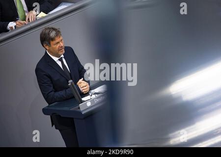 Il Ministro tedesco dell'economia e dell'energia e il Vice Cancelliere Robert Habeck interviene a Bundestag a Berlino, in Germania, il 12 maggio 2022. (Foto di Emmanuele Contini/NurPhoto) Foto Stock