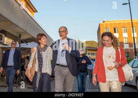 Enrico letta, segretario nazionale del Partito democratico, a Rieti in vista delle elezioni comunali a sostegno del candidato di Centro sinistra Simone Petrangeli, a Rieti, Italia, il 13 maggio 2022. (Foto di Riccardo Fabi/NurPhoto) Foto Stock