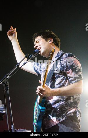 Le Wombats si esibono in concerto a Fabrique a Milano il 13 2022 maggio. I Wombats sono una band indie rock inglese formatasi a Liverpool nel 2003. Fin dal suo inizio, la formazione della band era composta da Matthew Murphy (voce principale, chitarra, tastiere), Tord Øverland Knudsen (basso, voce di sottofondo, tastiere) e Dan Haggis (batteria, voce di sottofondo, tastiere). La band è firmata 14th Floor Records e Bright antenna. Hanno venduto oltre 1 milioni di album in tutto il mondo. (Foto di Mairo Cinquetti/NurPhoto) Foto Stock