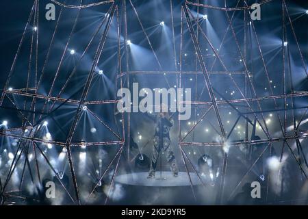 Sam Ryder (Sopace man) Regno Unito durante la finalissima del Concorso di canzoni Eurovisione, il 14 maggio 2022, a pala Olimpico, Torino. Foto Nderim Kaceli (Foto di Nderim Kaceli/LiveMedia/NurPhoto) Foto Stock