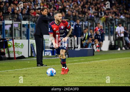 Nahitan Nandez di Cagliari Calcio durante la Serie A Match Cagliari Calcio vs Inter - FC Internazionale il 15 maggio 2022 all'Unipol Domus di Cagliari (Photo by Luigi Canu/LiveMedia/NurPhoto) Foto Stock