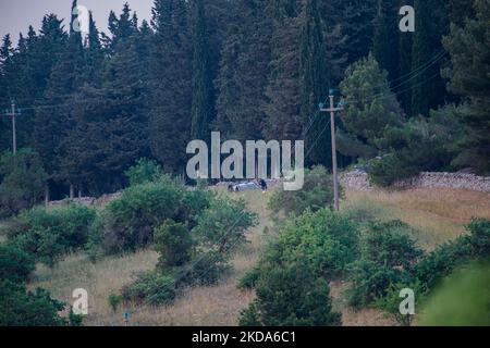 Castel del Monte prima dell'alta sfilata Gucci ad Andria il 16 maggio 2022. Il maniero di Castel del Monte Frederick ha ospitato la passerella ideale di alta moda con effetti di luce e proiezioni di videomapping. 21 modelli vestiti dalla nuova collezione Gucci Cosmogonie disegnata da Alessandro Michele discendono dal portale in una nuvola di fumo, che per alcuni anni abbandonò il concetto di sfilate che riflettono le stagioni, concentrando tutto su eventi unici. (Foto di Davide Pischettola/NurPhoto) Foto Stock
