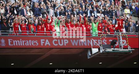 Liverpool Team con fa Cup Trophyduring fa Cup Final tra Chelsea e Liverpool a Wembley Stadium , Londra, Regno Unito 14th maggio , 2022 (Photo by Action Foto Sport/NurPhoto) Foto Stock