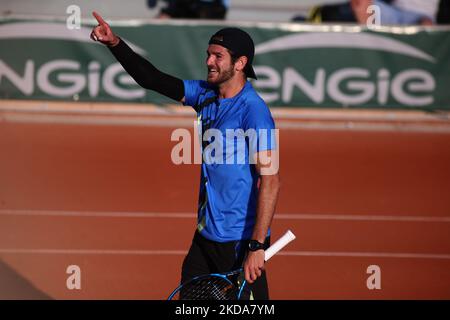 Andrea VAVASSORI (ITA) durante la sua partita contro Antoine HOANG (fra) durante il giorno delle Qualifiche 2 di Roland Garros il 17 maggio 2022 a Parigi, Francia (Foto di Ibrahim Ezzat/NurPhoto) Foto Stock