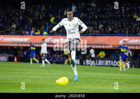 Raul Gustavo dei Corinzi brasiliani in azione durante una partita di calcio della Copa Libertadores contro i Boca Juniors argentini allo stadio Bombonera di Buenos Aires, Argentina, 17 maggio 2022. (Foto di Matías Baglietto/NurPhoto) Foto Stock