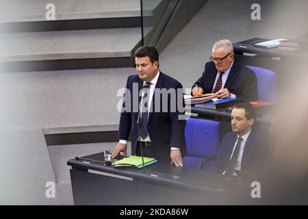 Il Ministro tedesco del lavoro Hubertus Heil è stato rappresentato durante un tempo delle interrogazioni a Bundestag, Berlino, Germania, il 18 maggio 2022. (Foto di Emmanuele Contini/NurPhoto) Foto Stock