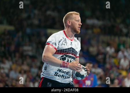 Jim Gottfridsson di SG Flensburg-Handewitt durante la partita della EHF Champions League tra FC Barcelona e SG Flensburg-Handewitt a Palau Blaugrana, Barcellona, Spagna, giovedì 19 maggio 2022. (Foto di Flor Tan Jun/NurPhoto) Foto Stock