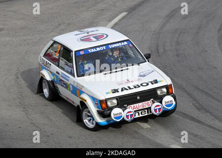 Peter Schlomer e Martin Kiefer in Talbot Sunbeam Lotus GR:2 originale Toivonen/Gallagher, Tour de Corse 1981 in azione durante la SS1° tappa Coimbra Street del WRC Vodafone Rally Portogallo 2022 a Matosinhos - Portogallo, il 19 maggio 2022. (Foto di Paulo Oliveira / NurPhoto) Foto Stock