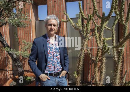 Lo storico e scrittore francese Ivan Jablonka, posa durante la sua visita a Barcellona, in Catalogna, Spagna, il 20 maggio, 2022 (foto di Albert Llop/NurPhoto) Foto Stock