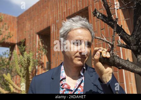 Lo storico e scrittore francese Ivan Jablonka, posa durante la sua visita a Barcellona, in Catalogna, Spagna, il 20 maggio, 2022 (foto di Albert Llop/NurPhoto) Foto Stock