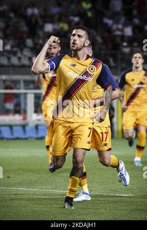 Il centrocampista Roma Lorenzo Pellegrini (7) festeggia, dopo aver segnato il suo gol, di renderla 0-3 durante la Serie Una partita di calcio n.38 TORINO - ROMA il 20 maggio 2022 allo Stadio Olimpico Grande Torino di Torino, Piemonte, Italia. Risultato finale: Torino-Roma 0-3. (Foto di Matteo Bottanelli/NurPhoto) Foto Stock