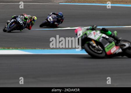 Il francese Christophe Ponsson di Gil Motor Sport-Yamaha compete durante la gara 1 del Campionato del mondo FIM Superbike Estoril Round al circuito Estoril di Cascais, Portogallo, il 21 maggio 2022. (Foto di Pedro FiÃºza/NurPhoto) Foto Stock