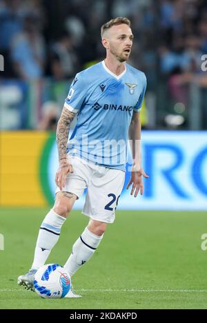 Manuel Lazzari della SS Lazio durante la Serie Una partita tra SS Lazio e Hellas Verona il 21 maggio 2022 a Roma. (Foto di Giuseppe Maffia/NurPhoto) Foto Stock