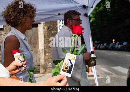 La tradizionale benedizione delle auto per la Festa di Santa Rita di Cascia. A Rieti, Italia, il 22 maggio 2022. (Foto di Riccardo Fabi/NurPhoto) Foto Stock