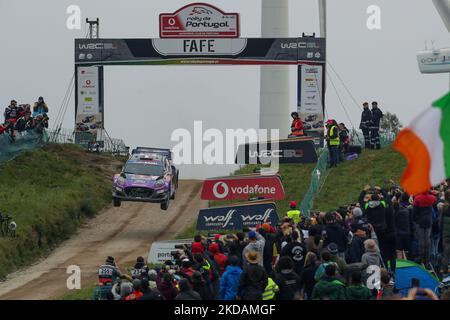 Adrien FOURMAUX (fra) e Alexandre CORIA (fra) in FORD Puma Rally1 del team M-SPORT FORD WORLD RALLY in azione durante la SS19 - Fafe del WRC Vodafone Rally Portogallo 2022 a Matosinhos - Portogallo, il 22 maggio 2022. (Foto di Paulo Oliveira / NurPhoto) Foto Stock