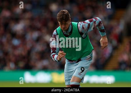 WOUT Weghorst di Burnley si scalda durante la partita della Premier League tra Burnley e Newcastle United a Turf Moor, Burnley, domenica 22nd maggio 2022. (Foto di Mark Fletcher/MI News/NurPhoto) Foto Stock