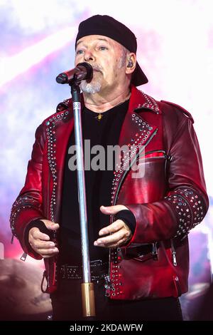 Il cantante italiano Vasco Rossi in concerto all'Ippodromo San Siro di Milano il 24 2022 maggio (Foto di Mairo Cinquetti/NurPhoto) Foto Stock