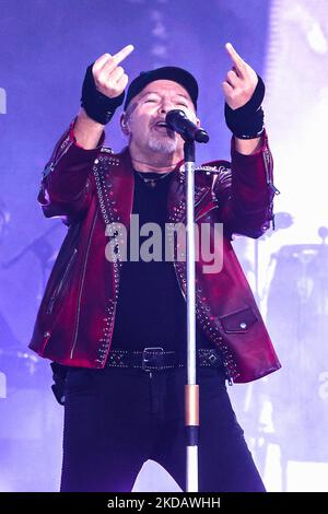 Il cantante italiano Vasco Rossi in concerto all'Ippodromo San Siro di Milano il 24 2022 maggio (Foto di Mairo Cinquetti/NurPhoto) Foto Stock