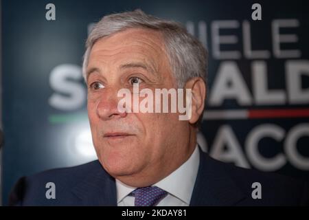 Forza Italia Vicepresidente e coordinatore nazionale unico Antonio Tajani a Rieti, per sostenere il candidato sindaco Daniele Sinibaldi alle elezioni amministrative del 12 giugno 2022. A Rieti, 25 maggio 2022. (Foto di Riccardo Fabi/NurPhoto) Foto Stock