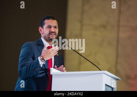 Il ministro dell'interno della Colombia Daniel Palacios e il registrar nazionale Alexander Vega durante l'evento di benvenuto alle missioni di verifica internazionali che si riuniranno per le elezioni presidenziali del 2022 in Colombia che si svolgeranno il 29 maggio. A Bogotà, Colombia, 26 maggio 2022. (Foto di Sebastian Barros/NurPhoto) Foto Stock