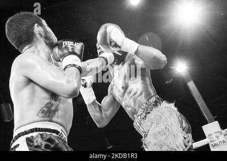 Ferris Dixon Jr. (3-0, 2 Kos; Detroit, MI) uscì dal ring vittorioso, sconfiggendo Daniel Arriaga (2-4-2, 2 Kos; San Antonio, TX) per via del knockout nel secondo round dell'evento di boxe professionale Detroit Brawl di salita a Dearborn, Michigan, il 26 maggio 2022. (Foto di Adam J. Dewey/NurPhoto) Foto Stock