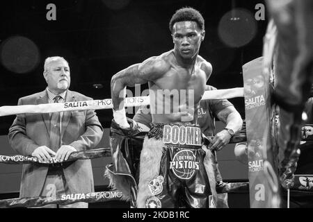 Ferris Dixon Jr. (3-0, 2 Kos; Detroit, MI) uscì dal ring vittorioso, sconfiggendo Daniel Arriaga (2-4-2, 2 Kos; San Antonio, TX) per via del knockout nel secondo round dell'evento di boxe professionale Detroit Brawl di salita a Dearborn, Michigan, il 26 maggio 2022. (Foto di Adam J. Dewey/NurPhoto) Foto Stock