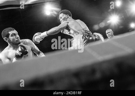 Ferris Dixon Jr. (3-0, 2 Kos; Detroit, MI) uscì dal ring vittorioso, sconfiggendo Daniel Arriaga (2-4-2, 2 Kos; San Antonio, TX) per via del knockout nel secondo round dell'evento di boxe professionale Detroit Brawl di salita a Dearborn, Michigan, il 26 maggio 2022. (Foto di Adam J. Dewey/NurPhoto) Foto Stock