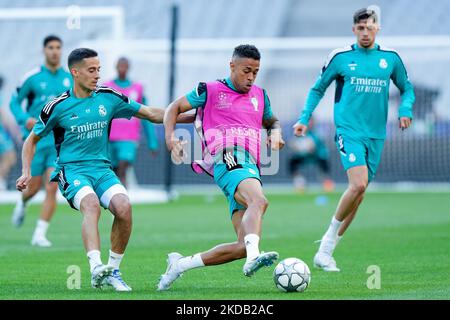 Mariano del Real Madrid CF e Lucas Vazquez del Real Madrid CF durante gli allenamenti del Real Madrid prima della finale della UEFA Champions League il 27 maggio 2022 a Parigi, Francia. (Foto di Giuseppe Maffia/NurPhoto) Foto Stock