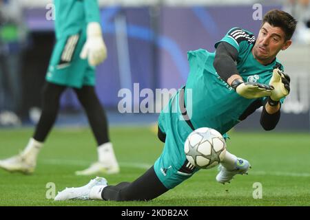 Thibaut Courtois del Real Madrid CF durante l'allenamento del Real Madrid prima della finale della UEFA Champions League del 27 maggio 2022 a Parigi, Francia. (Foto di Giuseppe Maffia/NurPhoto) Foto Stock