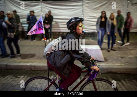 Giro in bicicletta a favore della candidatura elettorale Patto HistÃ³rico, con Gustavo Petro come candidato alla presidenza e Francia MÃ¡rquez come candidato alla vicepresidenza, a BogotÃ¡, in Colombia, venerdì 27 maggio, 2022. (Foto di Robert Bonet/NurPhoto) Foto Stock