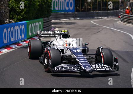 Yuki Tsunoda del Giappone alla guida della (22) Scuderia AlphaTauri AT03 Red Bull RBPTH001 durante il Gran Premio di Formula 1 di Monaco il 27-28 maggio 2022 a Montecarlo, Monaco. (Foto di Alessio Morgese/NurPhoto) Foto Stock