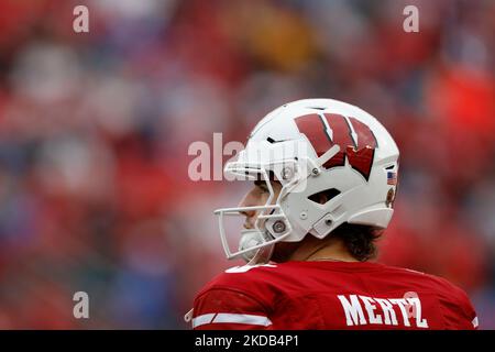 Madison, WISCONSIN, Stati Uniti. 5th Nov 2022. Graham Mertz (5) durante la partita di football della NCAA tra i Maryland Terrapins e i Wisconsin Badgers al Camp Randall Stadium di Madison, WISCONSIN. Darren Lee/CSM/Alamy Live News Foto Stock