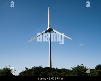 Un parco eolico di 8 turbine eoliche vicino alla città di Goulien, in Bretagna nel Finistère, nel 2018, la riproduzione di queste turbine eoliche è stata gestita dalla società QUADRAN del gruppo 'dirett energie' (Foto di Jerome Gilles/NurPhoto) Foto Stock